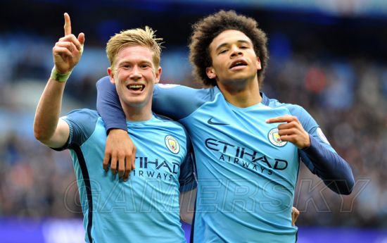 痛！女裁判扔球给希罗，不小心砸到了希罗的关键部位