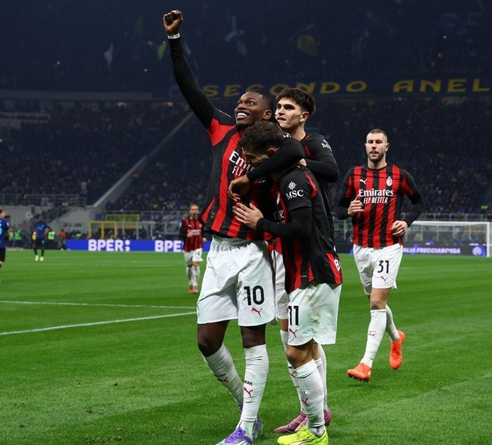 缺阵期间在板凳指挥对你领导力有帮助吗？杰威：他们根本不听