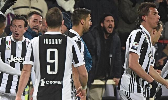 🎮HLE 1-1 T1：Kanavi装甲猴离谱送命，T1扳平总比分