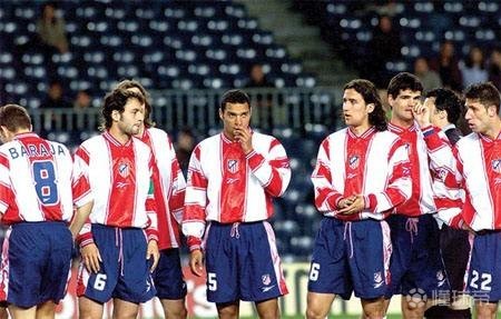 每体：巴萨仍在关注凯恩，等待他和拜仁的最终动向