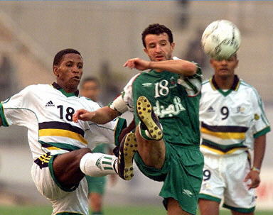 阿斯：巴萨和拜仁都有意桑托斯后卫索萨，后者被誉为新马塞洛